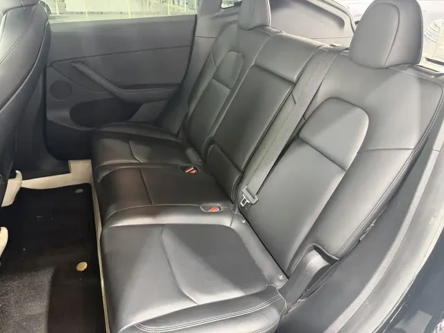Tesla Model Y — Фото автомобиля 5