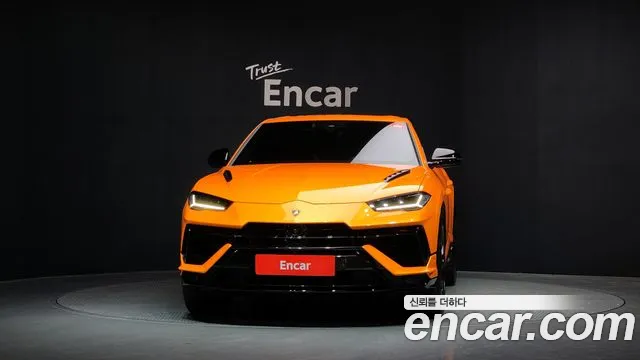 Lamborghini Urus — Фото автомобиля 3