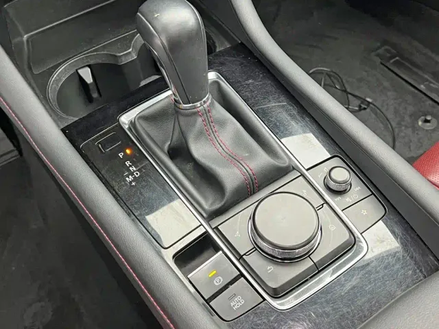 Mazda Axela — Фото автомобиля 23
