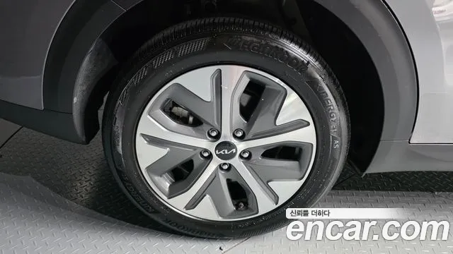 Kia Niro — Фото автомобиля 5