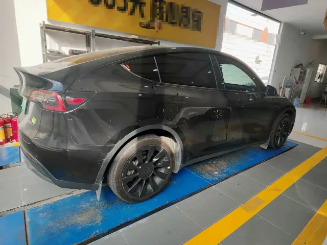 Tesla Model Y — Фото автомобиля 6