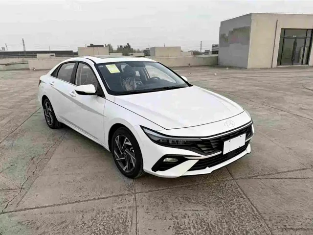 Hyundai Elantra — Фото автомобиля 3