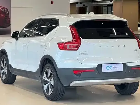 Volvo XC40 — Фото автомобиля 5