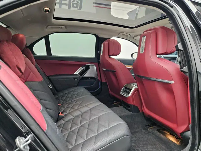 BMW 7 Series — Фото автомобиля 9