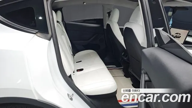 Tesla Model Y — Фото автомобиля 10