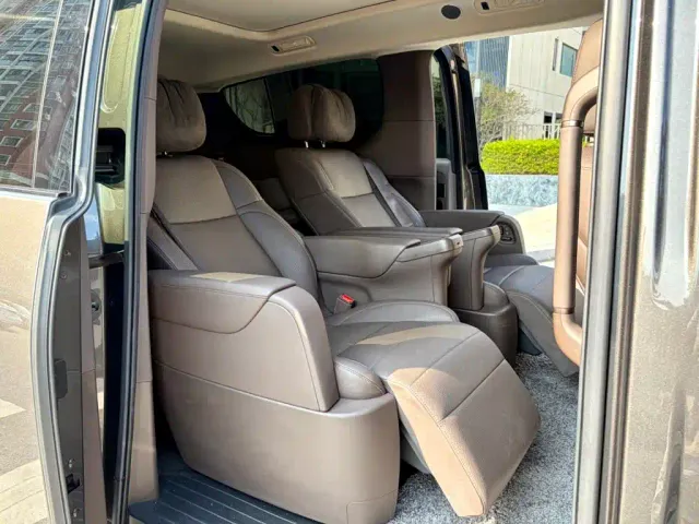 Li Auto MEGA — Фото автомобиля 9
