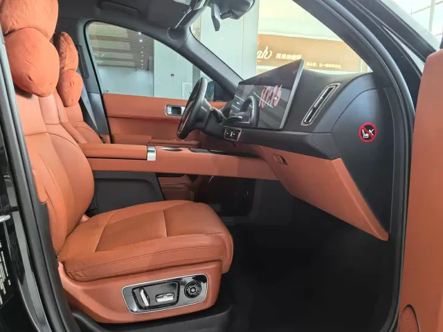 Li Auto L8 — Фото автомобиля 11