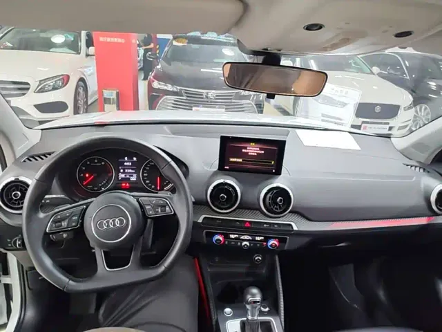 Audi Q2L — Фото автомобиля 9