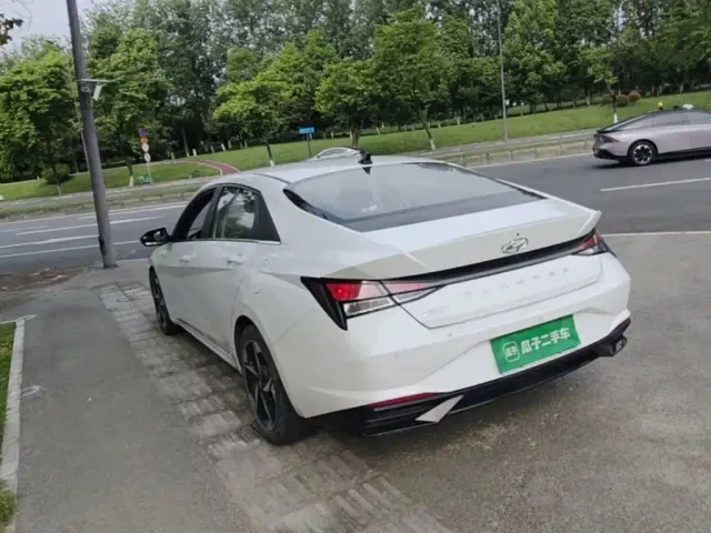 Hyundai Elantra — Фото автомобиля 4