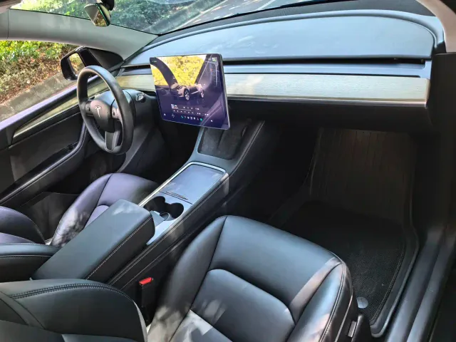 Tesla Model Y — Фото автомобиля 12