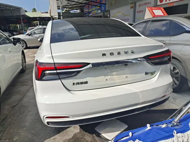 Roewe i6 MAX — Фото автомобиля 2