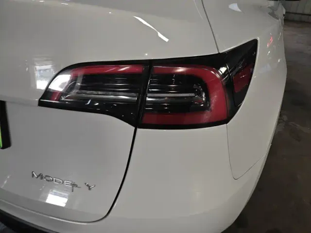 Tesla Model Y — Фото автомобиля 23