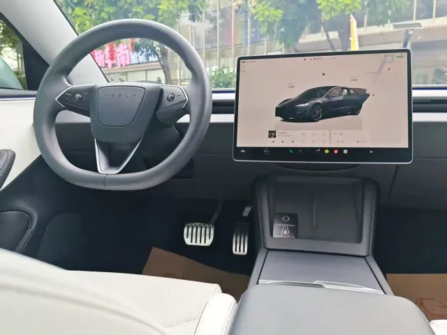 Tesla Model 3 — Фото автомобиля 14