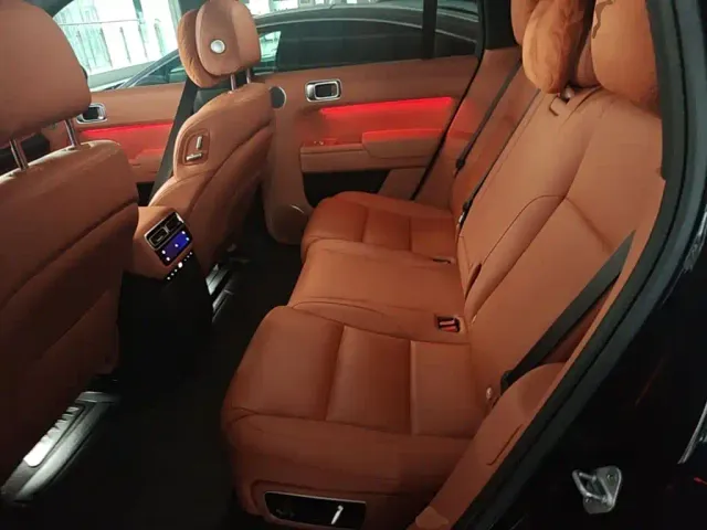 Li Auto L7 — Фото автомобиля 16