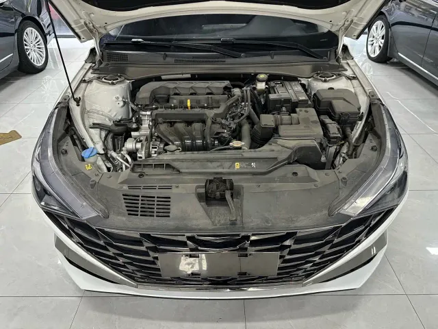 Hyundai Elantra — Фото автомобиля 12