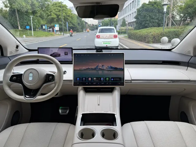 Zhijie Luxeed R7 2026 Range Extender Max+ — Фото автомобиля 7
