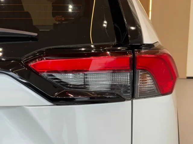 Toyota RAV4 — Фото автомобиля 12