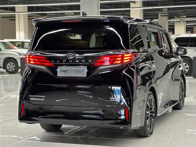 Toyota Alphard — Фото автомобиля 4