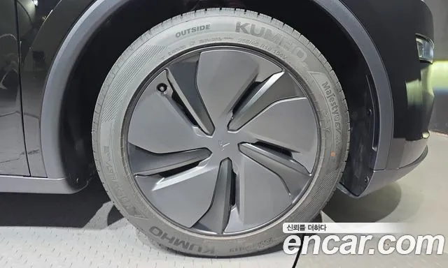 Tesla Model Y — Фото автомобиля 6