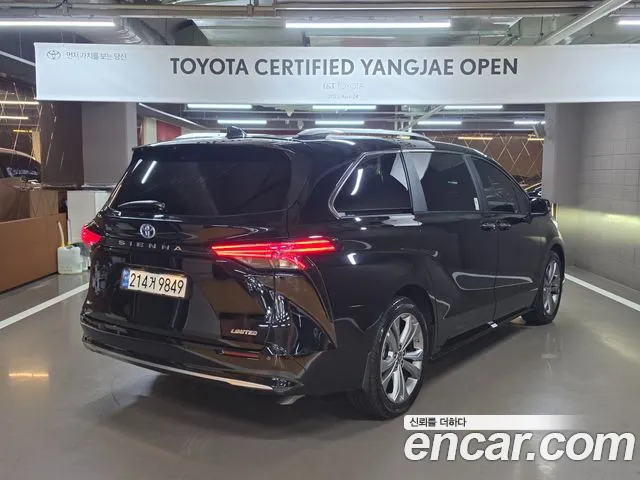 Toyota Sienna — Фото автомобиля 2