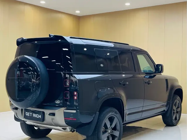 Land Rover Defender — Фото автомобиля 9