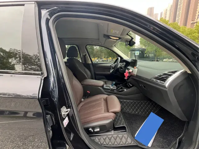 BMW iX3 — Фото автомобиля 7