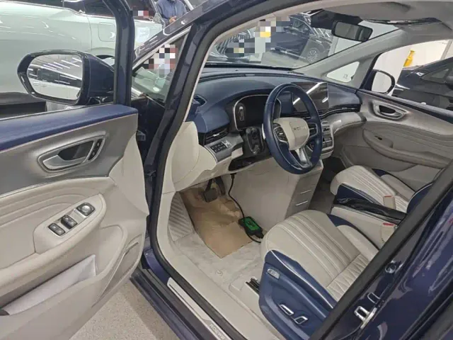 Roewe iMAX8 — Фото автомобиля 15