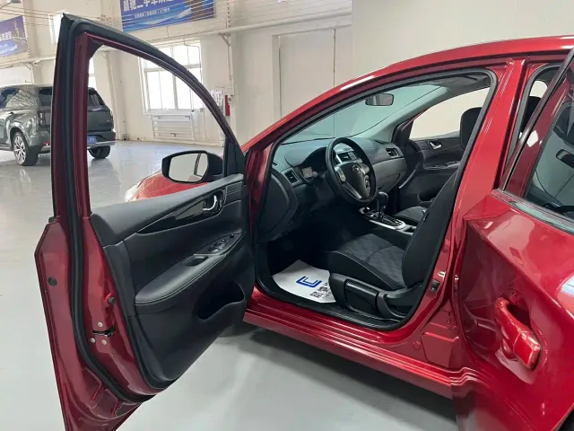 Nissan Tiida — Фото автомобиля 12