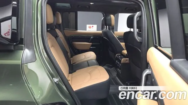 Land Rover Defender — Фото автомобиля 12