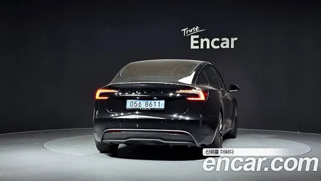 Tesla Model 3 — Фото автомобиля 4