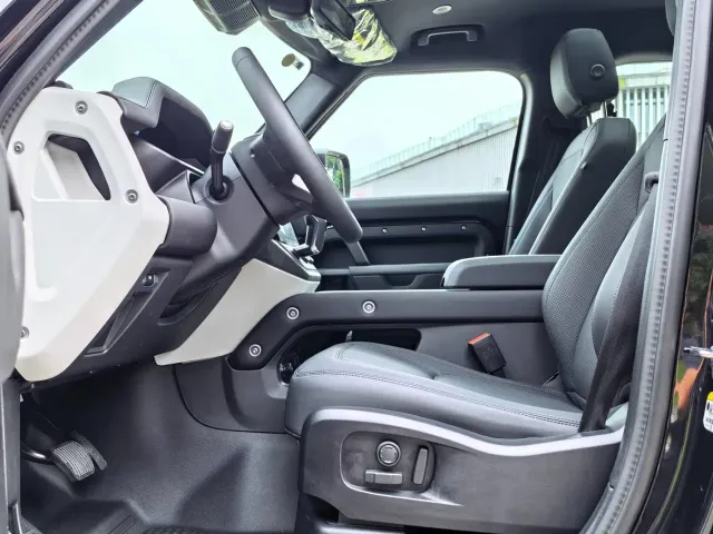 Land Rover Defender — Фото автомобиля 7
