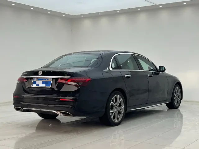 Mercedes-Benz E-Class — Фото автомобиля 13