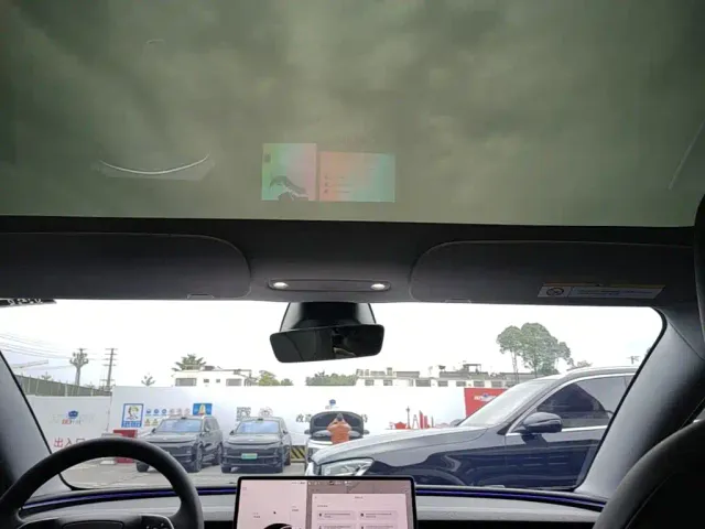 Tesla Model 3 — Фото автомобиля 17