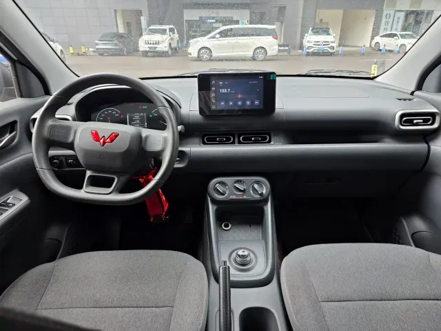 Wuling Hongguang — Фото автомобиля 9