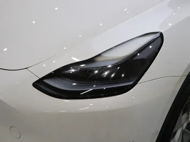 Tesla Model Y — Фото автомобиля 19