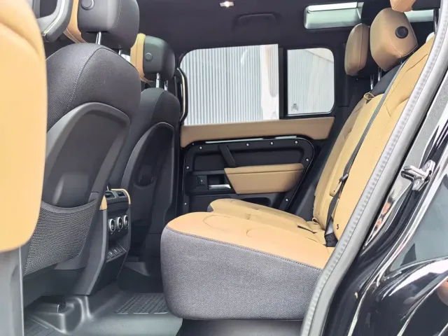 Land Rover Defender — Фото автомобиля 11