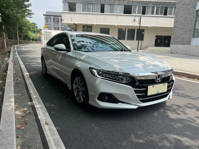 Honda Accord — Фото автомобиля 3