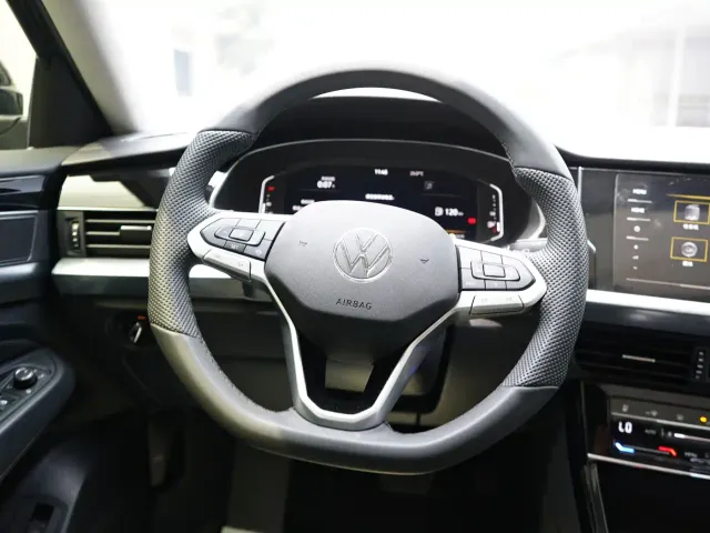 Volkswagen Passat — Фото автомобиля 18