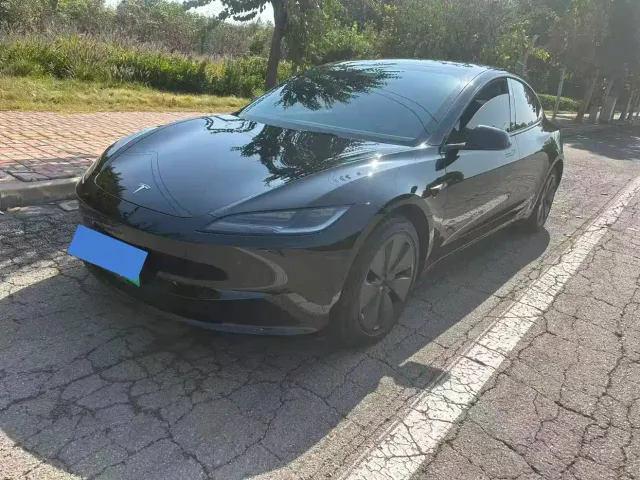 Фотография автомобиля — Tesla Model 3