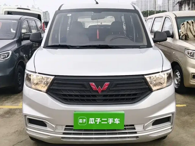 Wuling Hongguang V — Фото автомобиля 2
