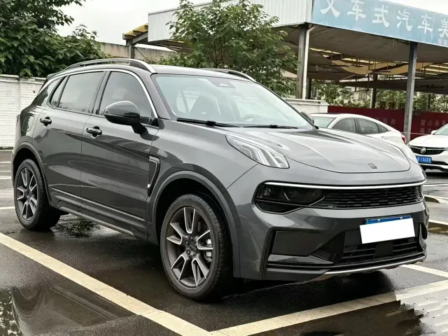 Lynk & Co 01 — Фото автомобиля 3