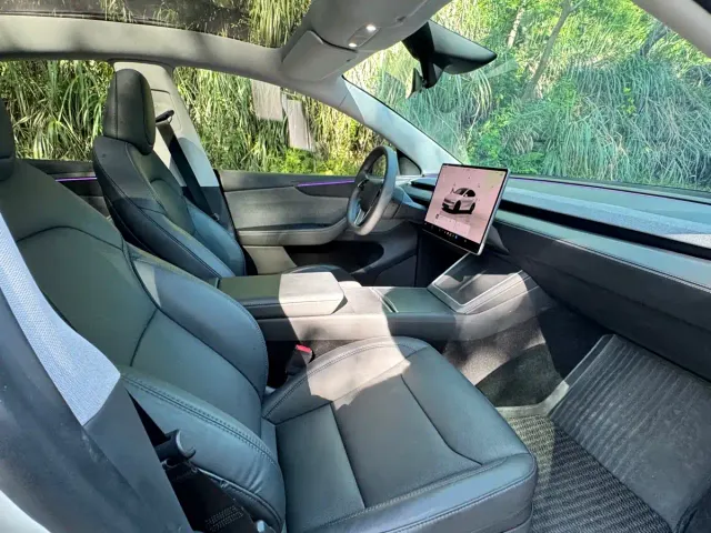 Tesla Model Y — Фото автомобиля 10