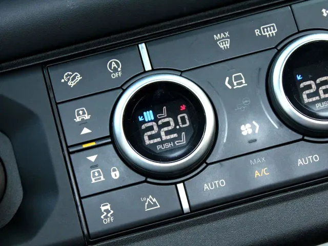 Land Rover Defender — Фото автомобиля 13