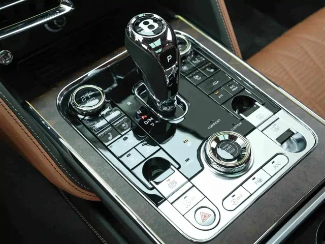 Bentley Flying Spur — Фото автомобиля 11