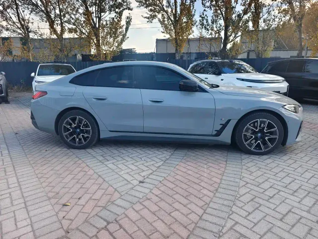 BMW i4 — Фото автомобиля 3