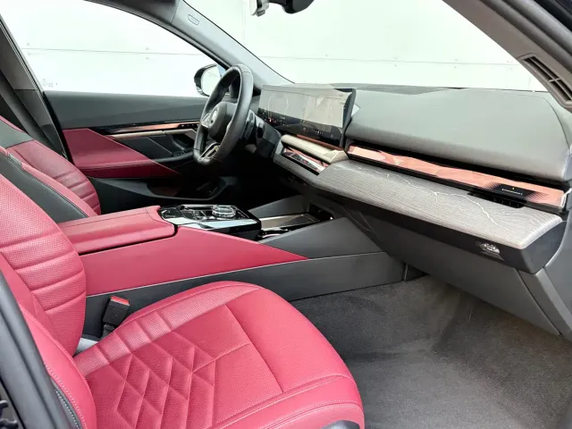 BMW 5 Series — Фото автомобиля 12