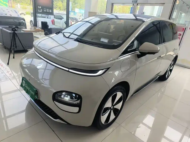 Фотография автомобиля — Baojun Cloud