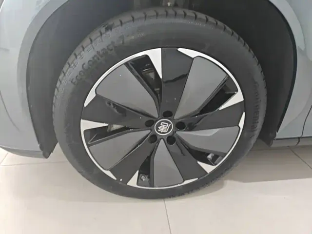 BYD Tang L — Фото автомобиля 22