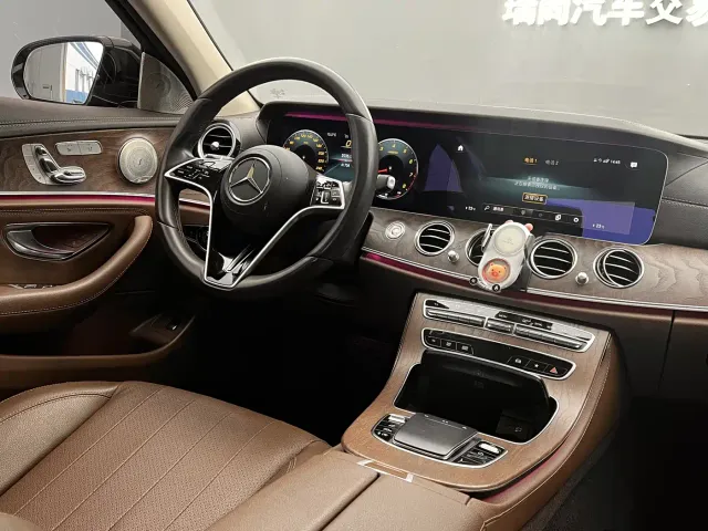 Mercedes-Benz E-Class — Фото автомобиля 8