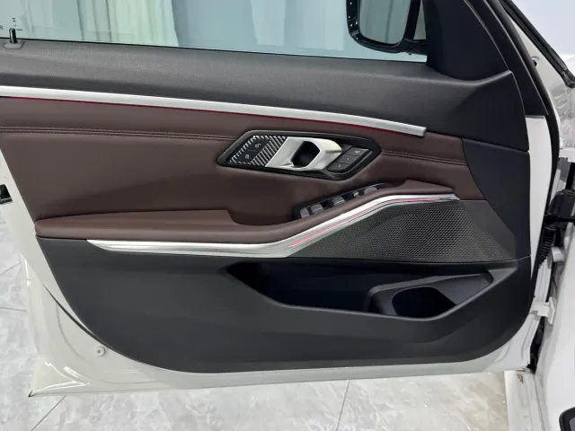 BMW 3 Series — Фото автомобиля 11